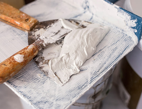 漆喰を練ってる様子